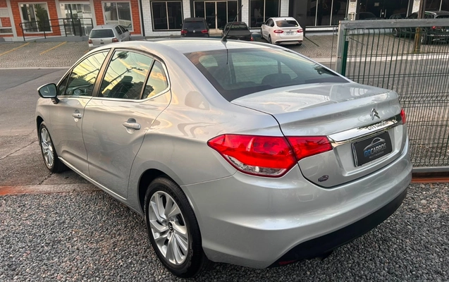 imagem-https://www.socarrao.com.br/sc-vehicle-images-prod/1951608/1784330223242-V2hhdHNBcHAgSW1hZ2UgMjAyNi0wNy0wOSBhdCAxNy4zOC4wMSAoMikuanBlZw.jpeg