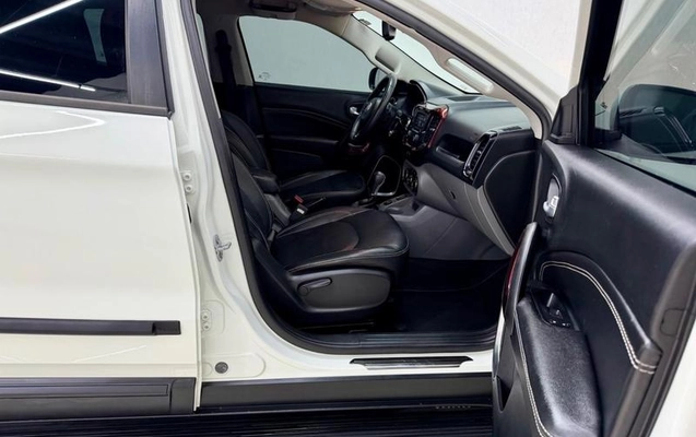imagem-https://www.socarrao.com.br/sc-vehicle-images-prod/1953841/1784405503754-8155218_17_B_5a0d049b14.jpeg