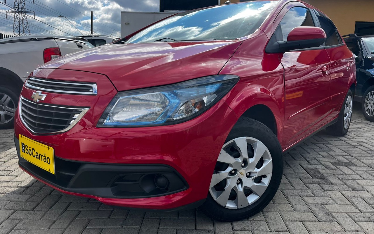 Chevrolet Onix HATCH LT 1.4 8V FlexPower 5p Aut. na cor Vermelho em Curitiba / PR - 1975857
