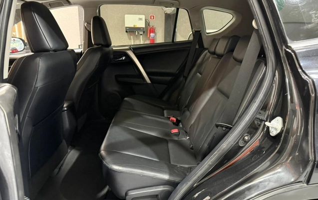 imagem-https://www.socarrao.com.br/sc-vehicle-images-prod/1975899/1789481957750-vehicle_image_1780678182_b05eb36f6eaeb0b7c6e6d604bc170725.jpeg