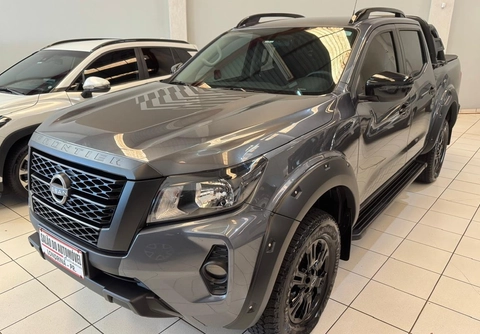 Nissan Frontier 2025 Cinza — foto 1 de 3