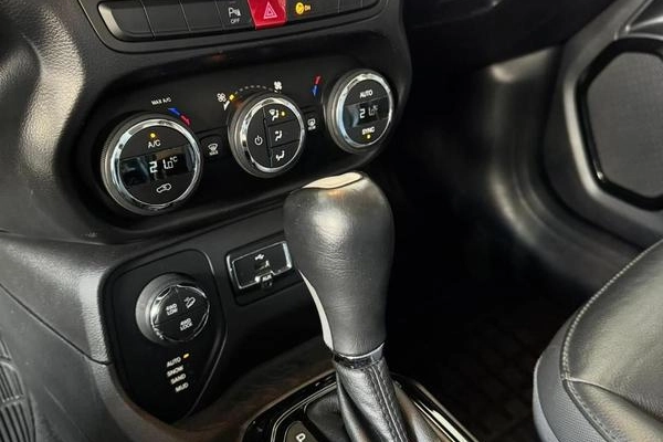 imagem-https://www.socarrao.com.br/sc-vehicle-images-prod/1977728/1789406820899-8158810_12_B_6f827dc557.jpeg