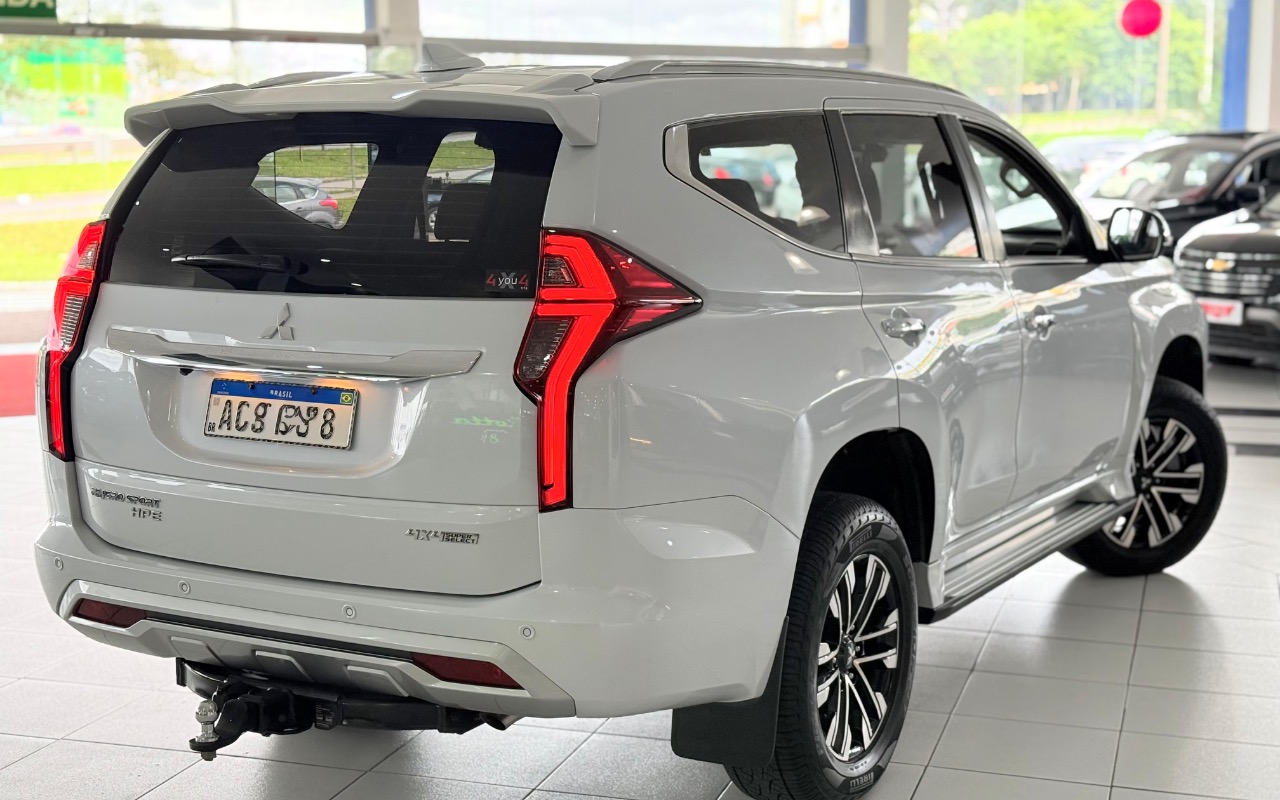 imagem-https://www.socarrao.com.br/sc-vehicle-images-prod/1978145/1780686657937-MDg4ZWU0N2ItOWJhZC00MTVkLWI1NjAtYzdiYWY3OWY1NTRhLmpwZWc.jpeg