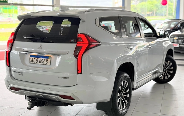 imagem-https://www.socarrao.com.br/sc-vehicle-images-prod/1978145/1780686657937-MDg4ZWU0N2ItOWJhZC00MTVkLWI1NjAtYzdiYWY3OWY1NTRhLmpwZWc.jpeg