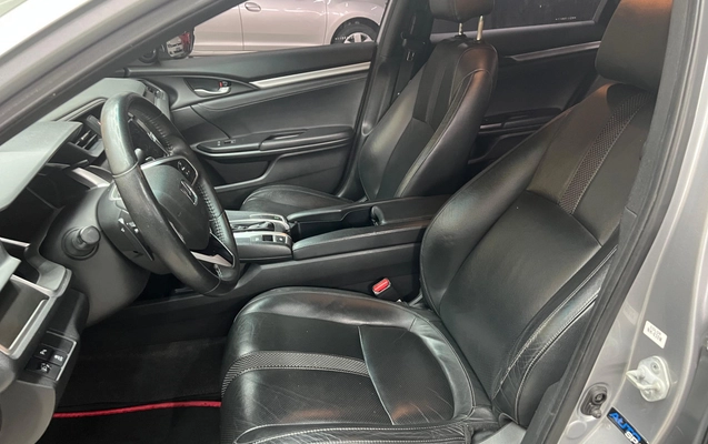 imagem-https://www.socarrao.com.br/sc-vehicle-images-prod/1978414/1786987401517-8T5LiRPaJmEeNIMd1Iv51sCpzvtuK1yw.jpg
