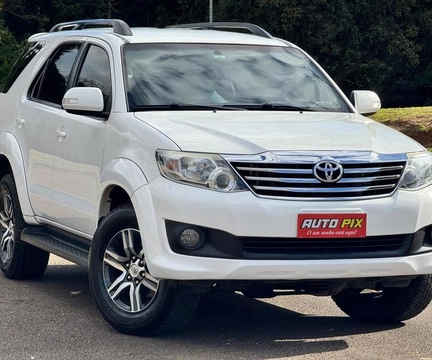 Toyota Hilux 2014 Branco — foto 1 de 3
