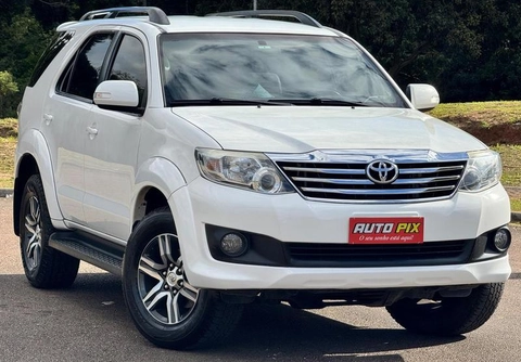 Toyota Hilux SW4 2014 Branco — foto 1 de 3