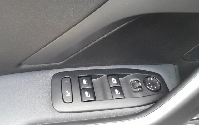 imagem-https://www.socarrao.com.br/sc-vehicle-images-prod/1978906/1789656436598-L2wT30NTAdngkOq9G99jkiLIiBaAqwIW.jpg
