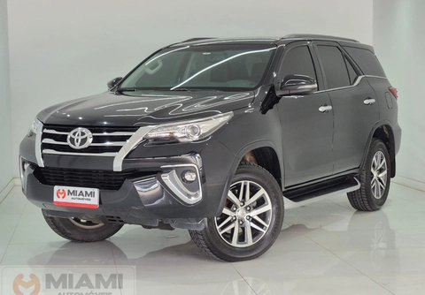 Toyota Hilux SW4 2018 Preto — foto 1 de 3