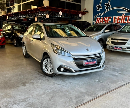 Peugeot 208 2017 Prata — foto 1 de 3