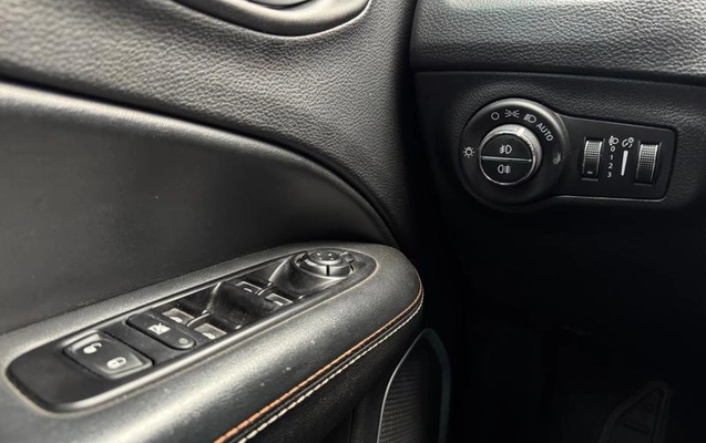imagem-https://www.socarrao.com.br/sc-vehicle-images-prod/1990707/1789496849019-8154703_14_B_2b58dacc8d.jpeg