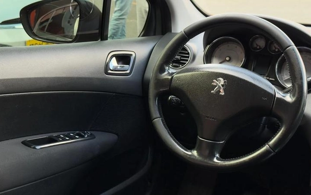 imagem-https://www.socarrao.com.br/sc-vehicle-images-prod/1991004/1788633350718-8110292_5_B_6132047c97.jpeg