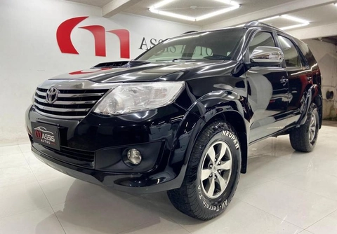 Toyota Hilux SW4 2013 Preto — foto 1 de 3