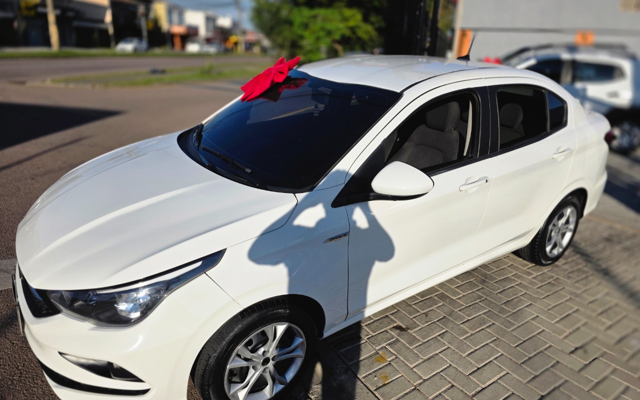Fiat Cronos DRIVE 1.3 8V Flex 2019 Branco — foto 1 de 3