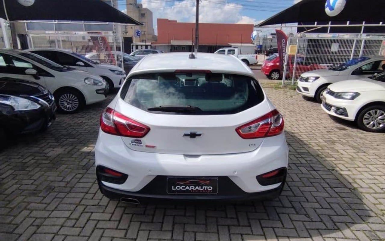 imagem-https://www.socarrao.com.br/sc-vehicle-images-prod/1999884/1780893233604-SU1HXzkzMzQuanBlZw.jpeg