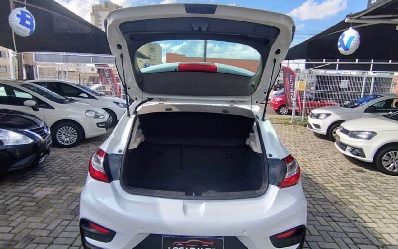 imagem-https://www.socarrao.com.br/sc-vehicle-images-prod/1999884/1780893234337-SU1HXzkzNDUuanBlZw.jpeg