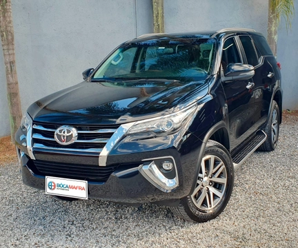 Toyota Hilux 2018 Preto — foto 1 de 3