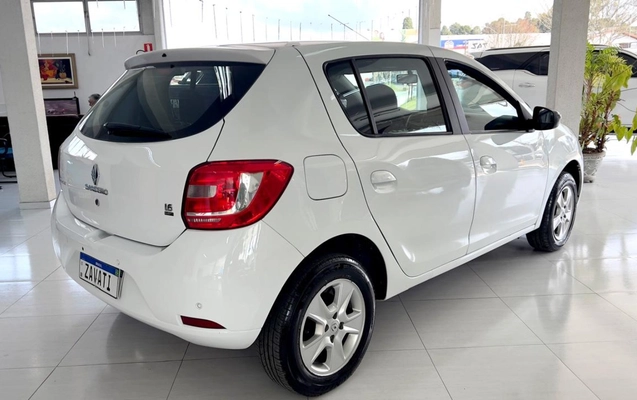imagem-https://www.socarrao.com.br/sc-vehicle-images-prod/2006556/1780938311028-MS5qcGVn.jpeg