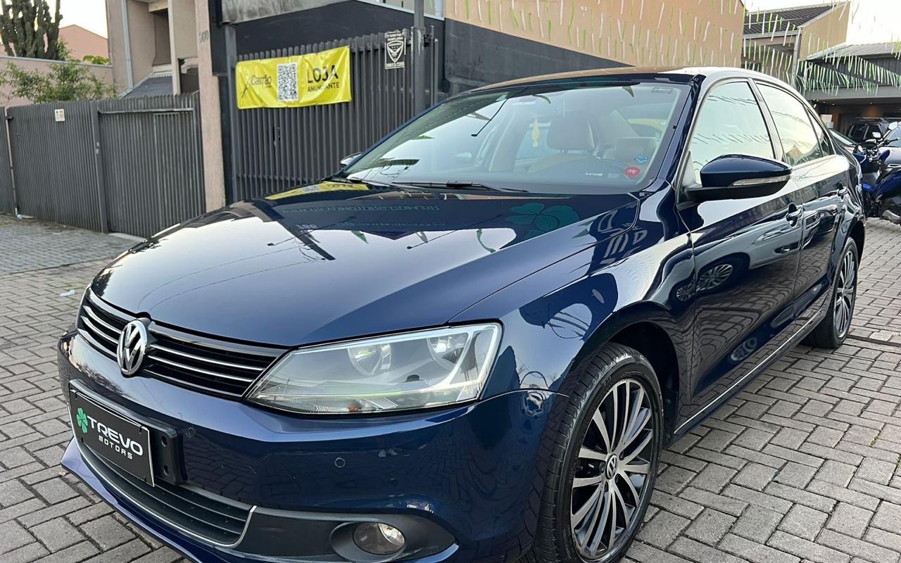 Volkswagen Jetta Highline 2.0 TSI 16V 4p Tiptronic na cor Azul em Curitiba / PR - 20067