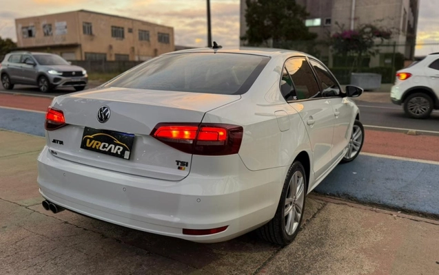 imagem-https://www.socarrao.com.br/sc-vehicle-images-prod/2007365/1787577049679-1clVzJZopNOHMTKFDKXaabmIbimebPWs.jpg