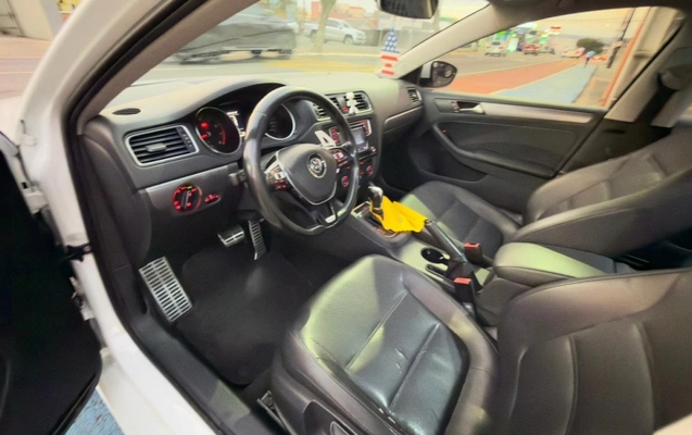 imagem-https://www.socarrao.com.br/sc-vehicle-images-prod/2007365/1787577049684-HBVwsu7ITB5jD03bqBdj6GjIypfzxFPJ.jpg