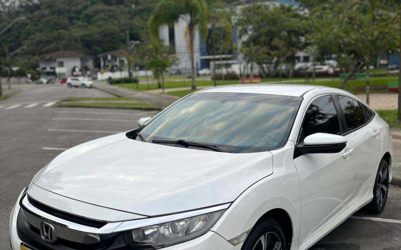 imagem-https://www.socarrao.com.br/sc-vehicle-images-prod/2008247/1780934063021-SU1HLTIwMjYwNjA0LVdBMDA2NC5qcGc.jpg