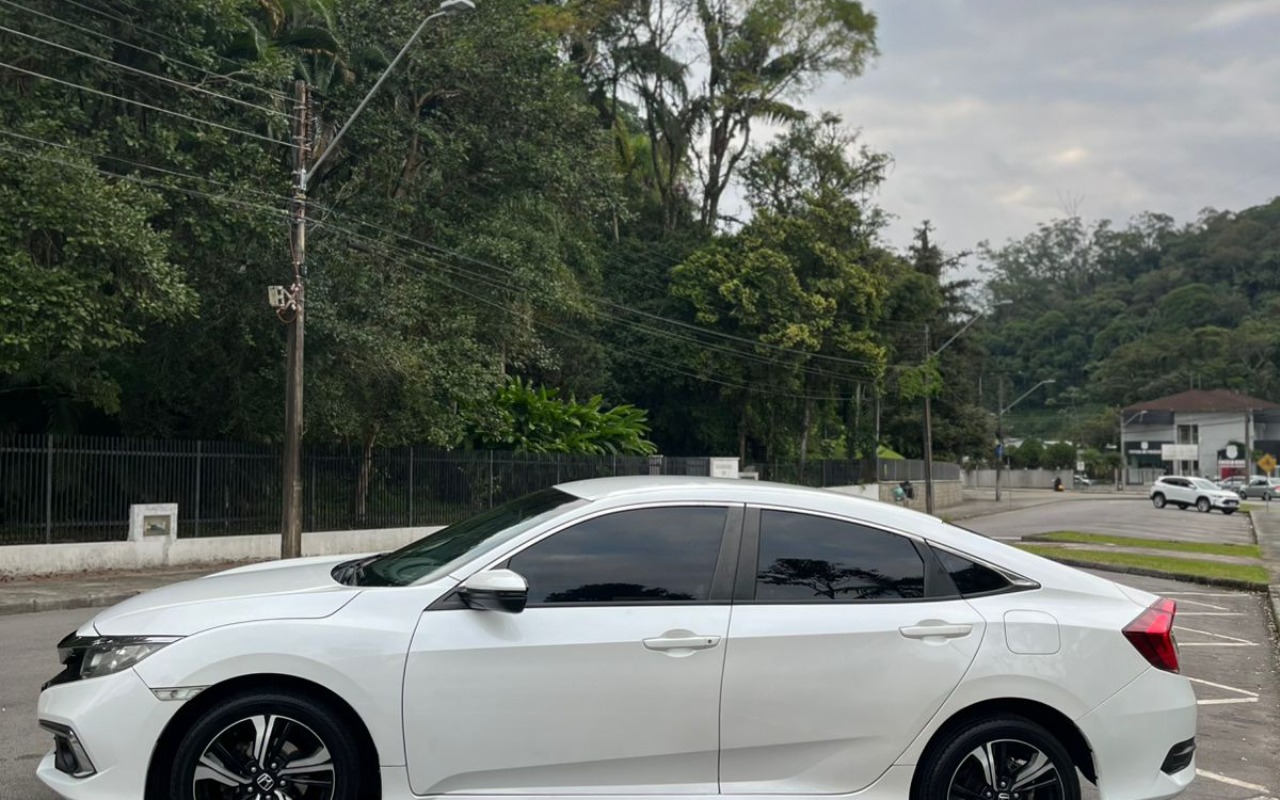 imagem-https://www.socarrao.com.br/sc-vehicle-images-prod/2008247/1780934063157-SU1HLTIwMjYwNjA0LVdBMDA2NS5qcGc.jpg