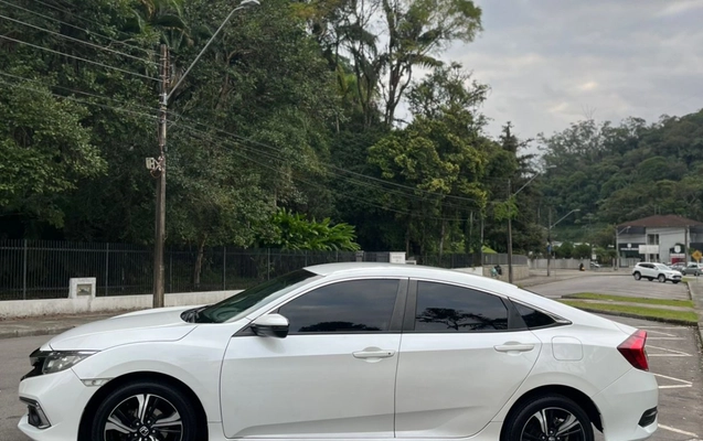 imagem-https://www.socarrao.com.br/sc-vehicle-images-prod/2008247/1780934063157-SU1HLTIwMjYwNjA0LVdBMDA2NS5qcGc.jpg