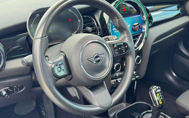 imagem-https://www.socarrao.com.br/sc-vehicle-images-prod/2009020/1787929404141-8163719_11_B_31ae5fc218.jpeg