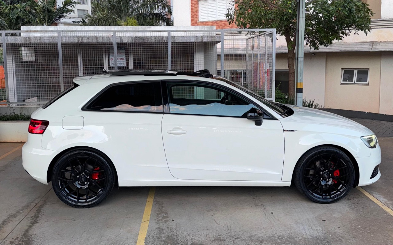 imagem-https://www.socarrao.com.br/sc-vehicle-images-prod/2009792/1780940282329-MTAwMDQ3Njk2OS5qcGc.jpg