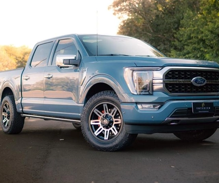 Ford F-150 Lariat 4x4 5.0 V8 2023 Cinza — foto 1 de 3