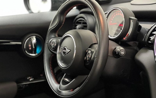 imagem-https://www.socarrao.com.br/sc-vehicle-images-prod/2010996/1781099479110-7920434_15_B_e215aeb2ee.jpeg