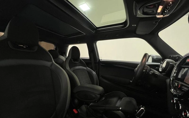 imagem-https://www.socarrao.com.br/sc-vehicle-images-prod/2010996/1781099479116-7920434_15_B_48b2ea85c3.jpeg