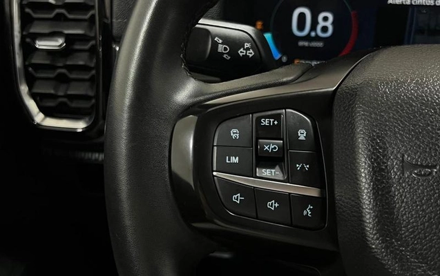 imagem-https://www.socarrao.com.br/sc-vehicle-images-prod/2011147/1782572580901-7978985_14_B_3c9320d860.jpeg