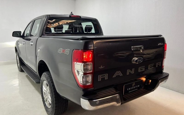 imagem-https://www.socarrao.com.br/sc-vehicle-images-prod/2011153/1780945090373-7962203_5_B_b052773fe7.jpeg