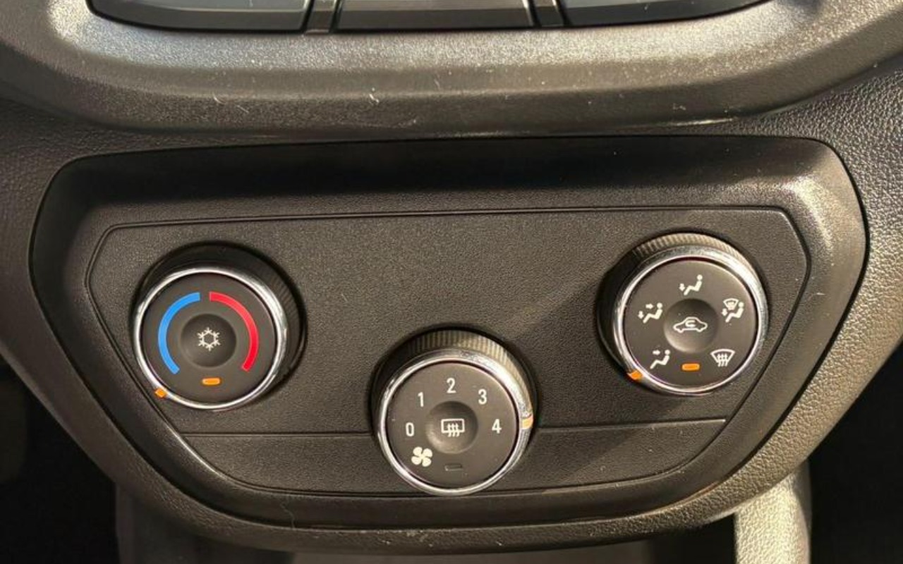 imagem-https://www.socarrao.com.br/sc-vehicle-images-prod/2011264/1780945412919-NzkyNzE5NF82X0JfMWE1YWQ2MjVhNi5qcGVn.jpeg