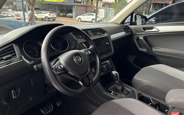 imagem-https://www.socarrao.com.br/sc-vehicle-images-prod/2012325/1786382753625-8144495_5_B_96905429cd.jpeg