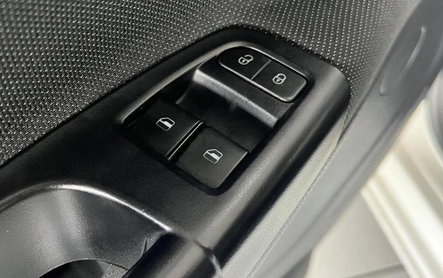 imagem-https://www.socarrao.com.br/sc-vehicle-images-prod/2012914/1789565845224-8166367_11_B_4082ed844c.jpeg