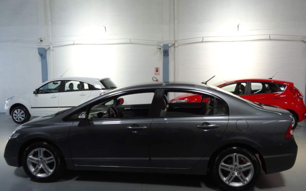 imagem-https://www.socarrao.com.br/sc-vehicle-images-prod/2013734/1780954892307-Q2l2aWMlMjBFWFMlMjAwOCUyMGNpbnphJTIwMDA0LmpwZw.jpg