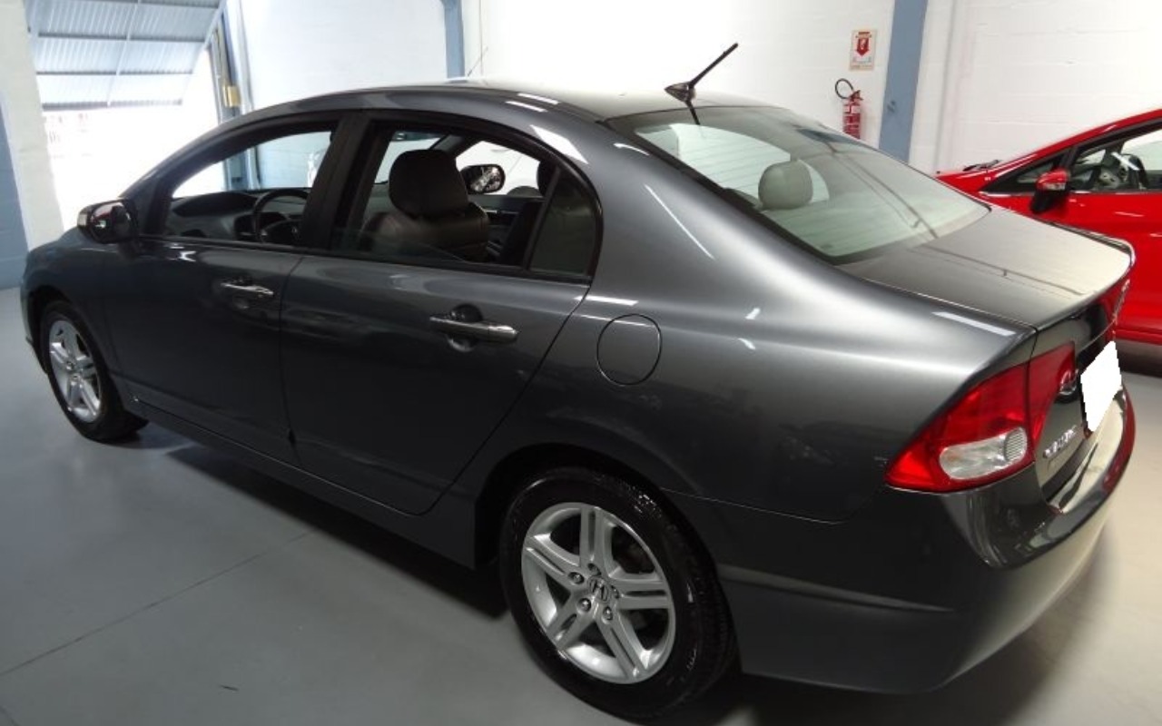 imagem-https://www.socarrao.com.br/sc-vehicle-images-prod/2013734/1780954892568-Q2l2aWMlMjBFWFMlMjAwOCUyMGNpbnphJTIwMDA1LmpwZw.jpg