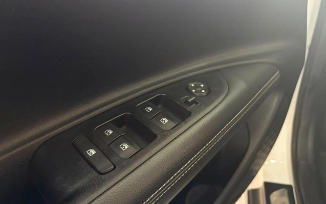 imagem-https://www.socarrao.com.br/sc-vehicle-images-prod/2013736/1786642122267-8133198_6_B_703fac651f.jpeg
