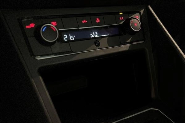imagem-https://www.socarrao.com.br/sc-vehicle-images-prod/20153/1784054694352-7305477_13_B_73af5e7330.jpeg
