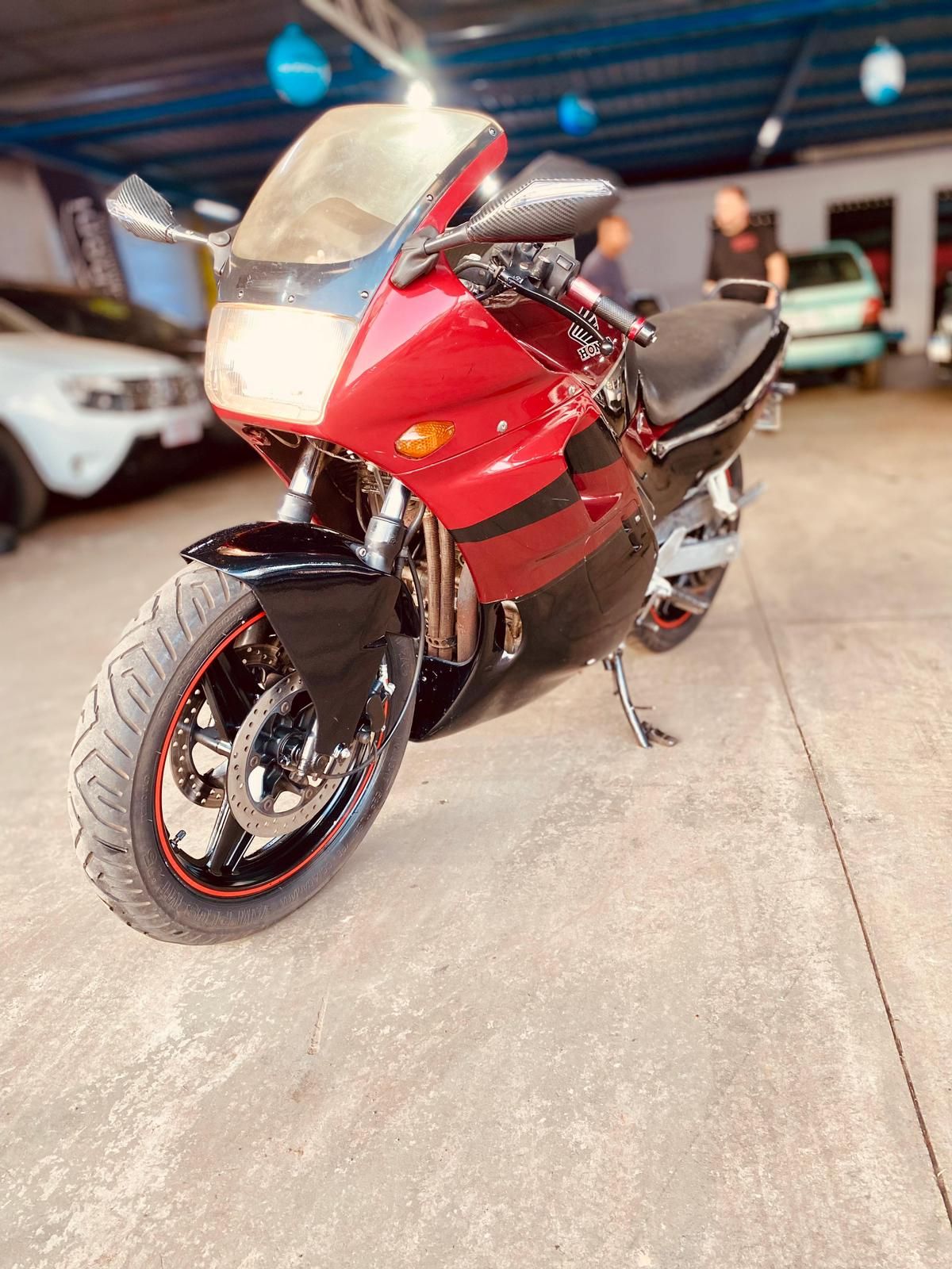 Honda CBR 450 SR  na cor Vermelho em Chapecó / SC - 20246
