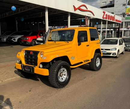 Troller T-4 2013 Amarelo — foto 1 de 3