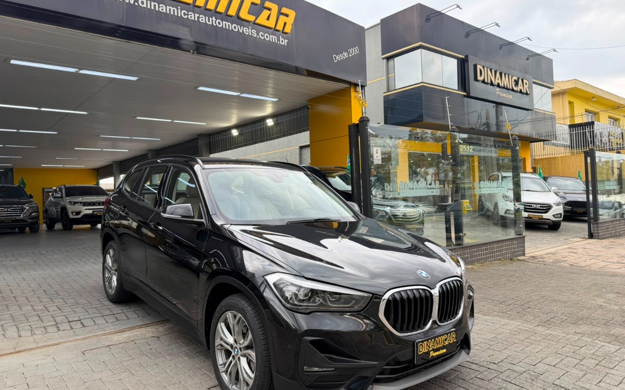 BMW X1 2022 Preto — foto 1 de 3