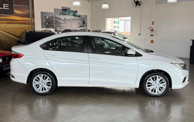 imagem-https://www.socarrao.com.br/sc-vehicle-images-prod/2027270/1787237554452-d04a881423ad41a48741197c0119af00_1782311668828.jpg