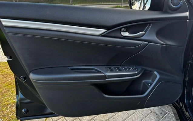 imagem-https://www.socarrao.com.br/sc-vehicle-images-prod/2030972/1789065730027-8170307_13_B_3395182f16.jpeg