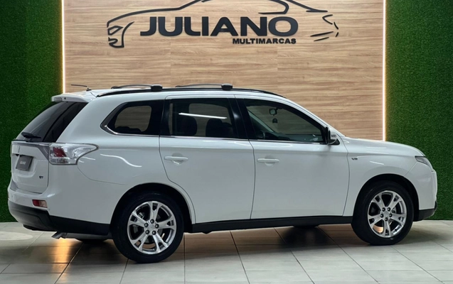 imagem-https://www.socarrao.com.br/sc-vehicle-images-prod/2031525/1787925905971-qYTwPv69oIp7H5b5wuHMxi6K83x9tn8v.jpg