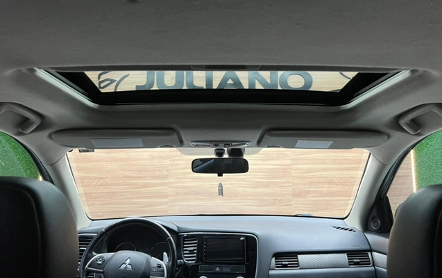 imagem-https://www.socarrao.com.br/sc-vehicle-images-prod/2031525/1787925905974-1mOKeFU2zs9RxFwCIprW0vzFB0FyqUXY.jpg