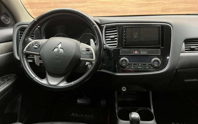 imagem-https://www.socarrao.com.br/sc-vehicle-images-prod/2031525/1787925905976-vPbHMQW9jweUp1kxyCm2WzuOMl38eWut.jpg